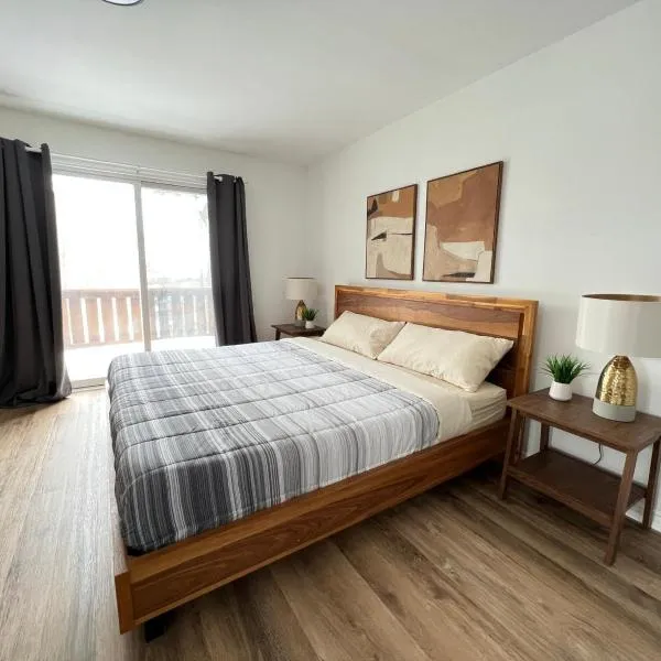 Letitia Heights !E Spacious and Quiet Private Bedroom with Private Bathroom, hotel i Barrie