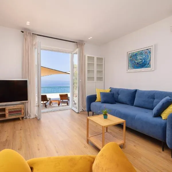 Beachfront Comfort Apartment NIVES، فندق في توسيبي