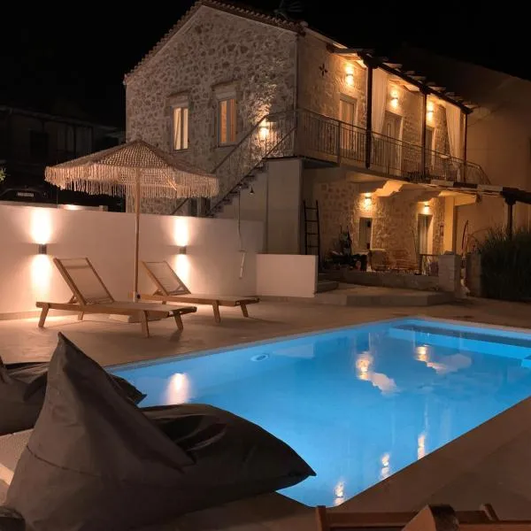 Mangata suites homes with private pools, hotel a Meganisi