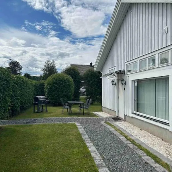 Studiolägenhet i Höga Kusten, hotel in Hjälta