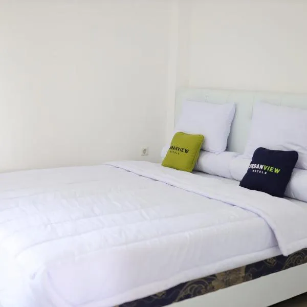 Urbanview Hotel Eropa Maros near Sultan Hasanuddin Airport by RedDoorz, hotel en Maros