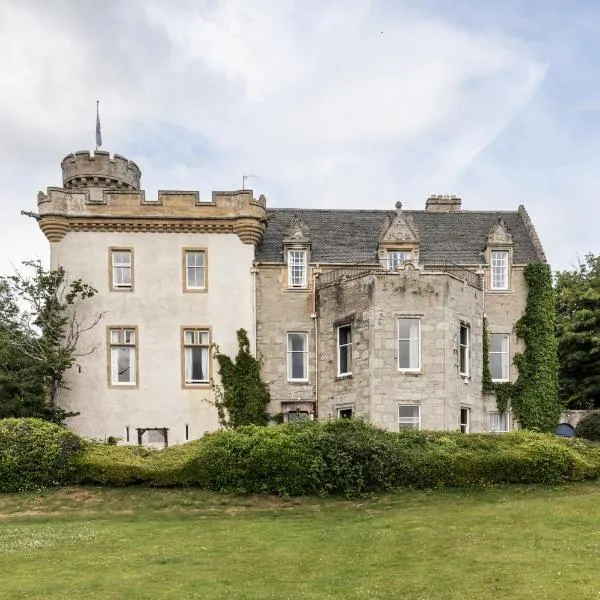 Tulloch Castle Hotel ‘A Bespoke Hotel’, отель в Дингуолле