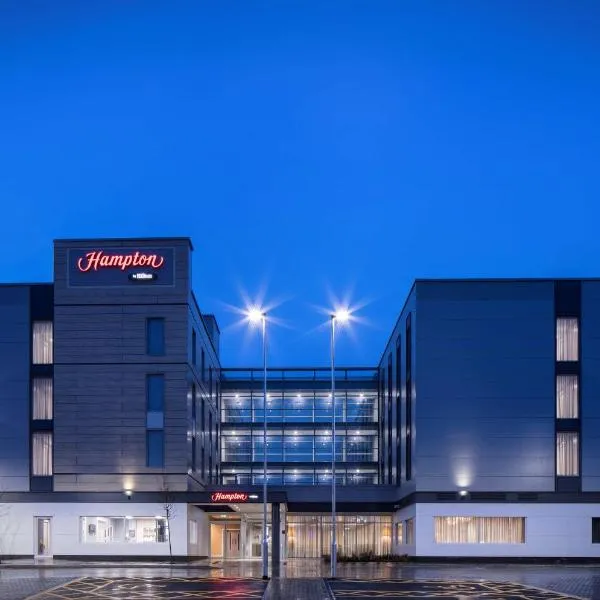 Hampton By Hilton Bristol Airport, khách sạn ở Redhill