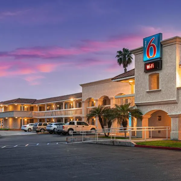 Motel 6-Carlsbad, CA Beach, hotel v destinácii Carlsbad