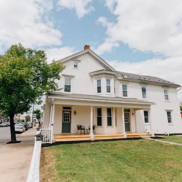 랭커스터에 위치한 호텔 Newly Renovated Vintage Inspired Large 4 BR Home