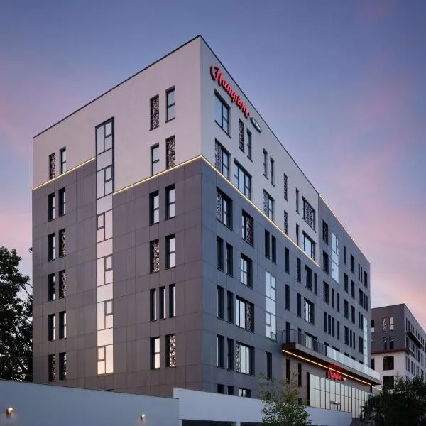 Hampton By Hilton Targu Mures, מלון בMureşeni