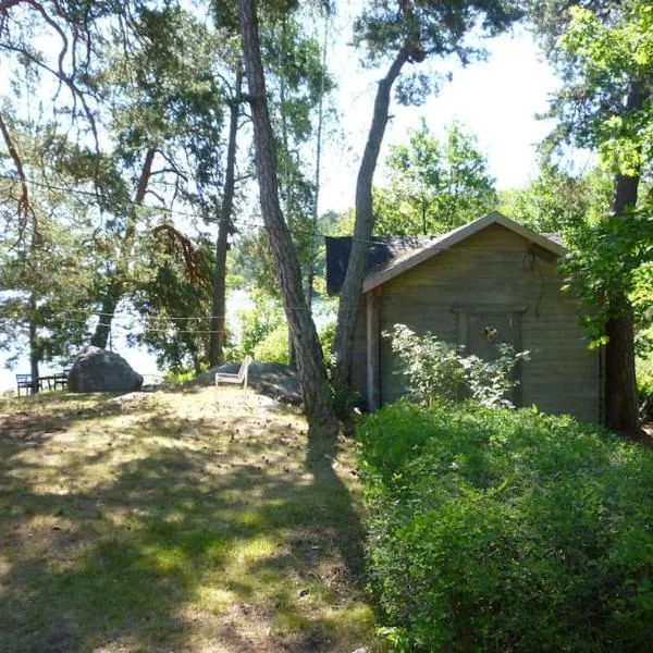 Houses by the sea near the city, hotel sa Lidingö