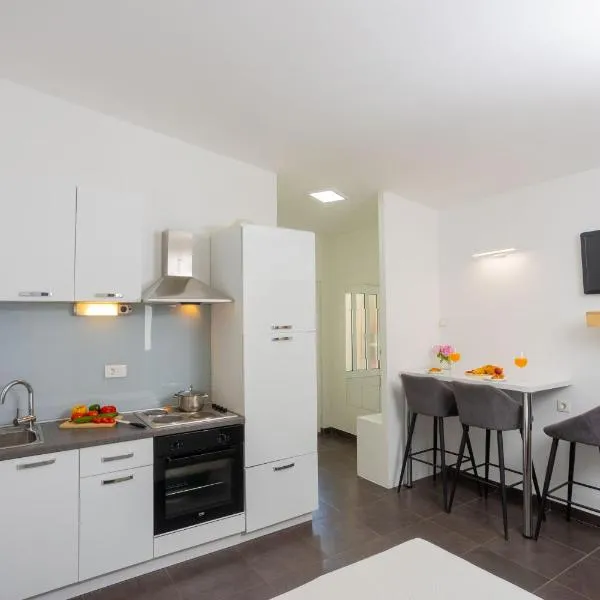 Studio apartman Maris, hotel v destinácii Kaštel Stari