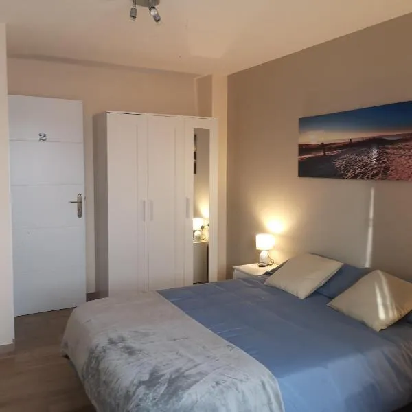 Hostal Mari, alquiler habitación privada en hostal, 6 habitaciones cerca de la universidad y aeropuerto Norte, 3 baños compartidos, hotel di Santa Cruz de Tenerife