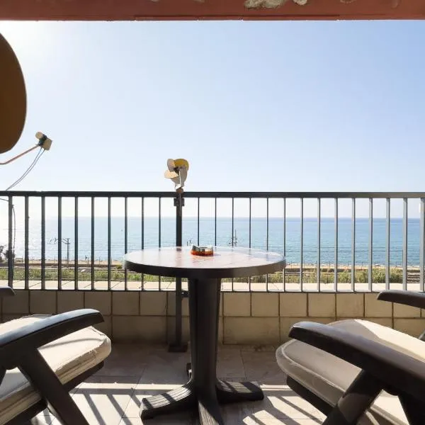 Impresionante Apartamento delante del Mar – hotel w mieście Vilassar de Mar