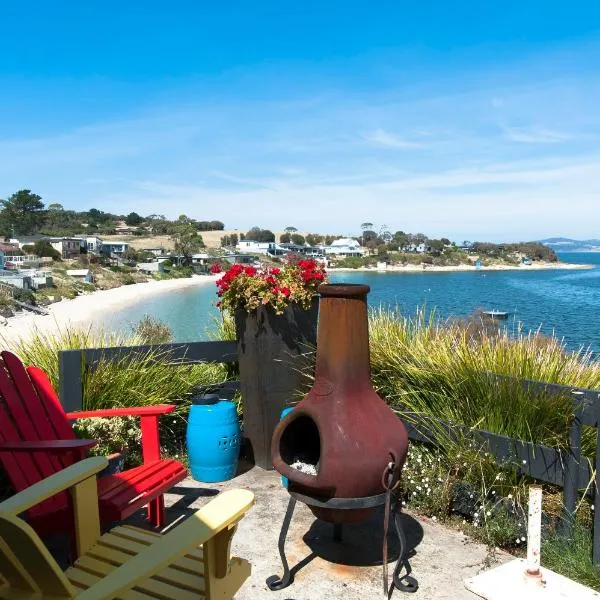 Beach Buoy Opossum Bay, Hotel in Mount Rumney