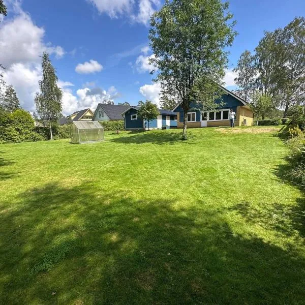 Family Friendly Villa Close To Ullared, 3bedrooms, hotel in Håcksvik