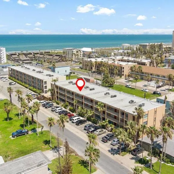 2 Bed 2 Bath 1st Fl Condo By Beach w Washer Dryer, hotel sa South Padre Island