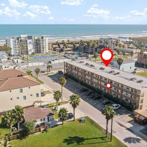 2 Bed 2 Bath 1st Floor Condo w Pool By Beach, hotel sa South Padre Island