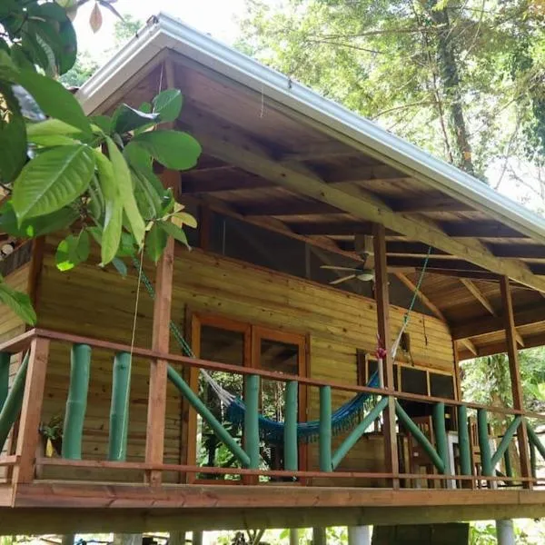 Jungle beach 2 bedroom cottage, hotell sihtkohas Bocas Town