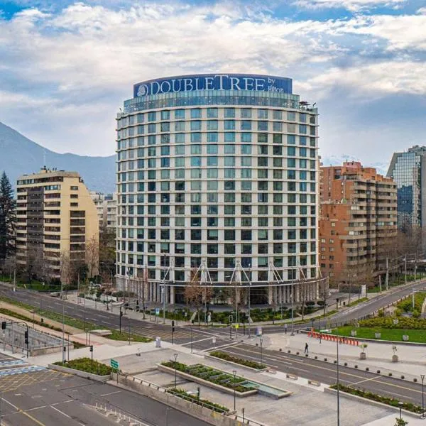 DoubleTree by Hilton Santiago Kennedy, Chile、Lo Barnecheaのホテル