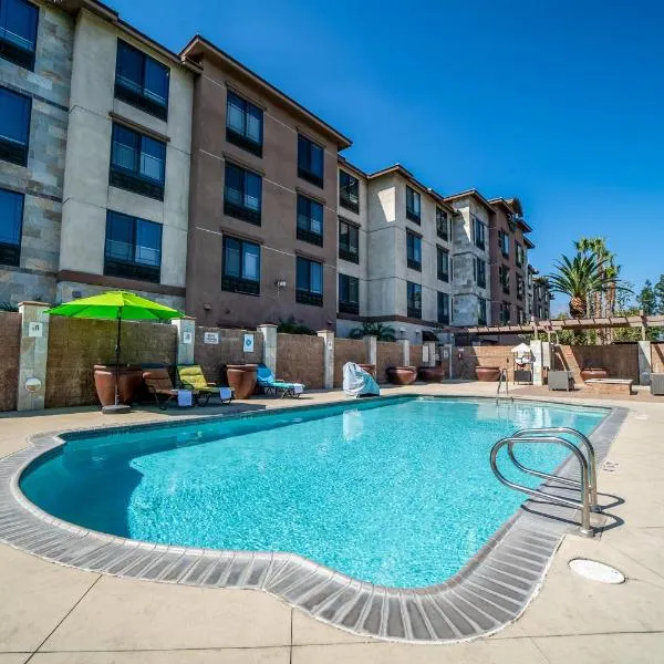 Country Inn & Suites by Radisson, Ontario at Ontario Mills, CA, hotel di Fontana