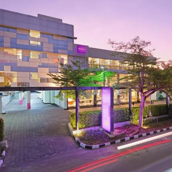 Quest Hotel Simpang Lima - Semarang by ASTON, отель в городе Jatingaleh