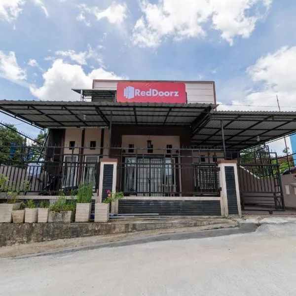 RedDoorz Syariah at D'Ostha Residence, hotell sihtkohas Bukittinggi