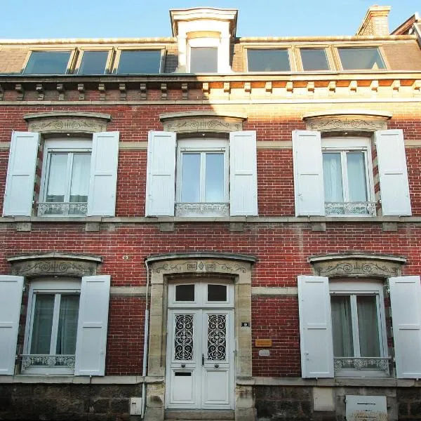 Chambre D'hôtes Les Epicuriens, hotel u gradu 'Épernay'