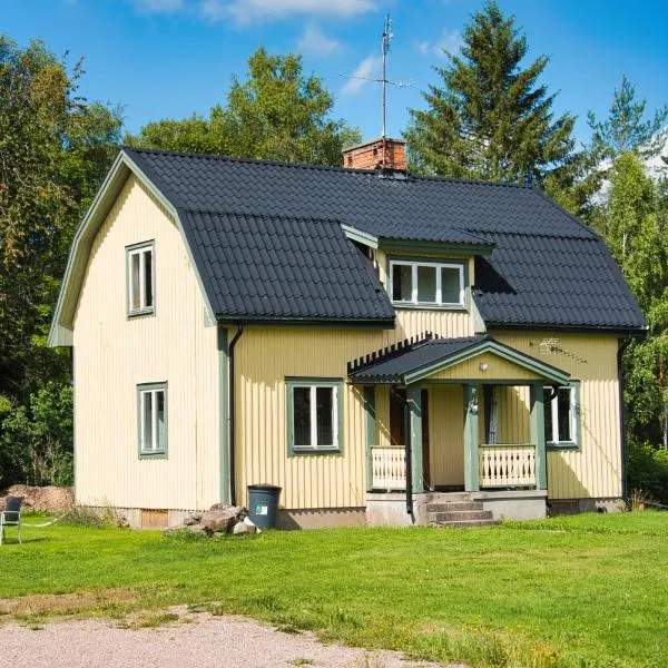 Gula huset, Lakene Ostgård, hotel in Råda