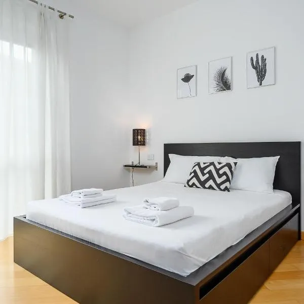 Stylish condo garibaldi sempione 85m2 - self check-in, hotel din Milano