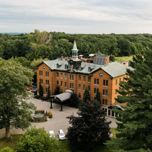 Hotel Montfort Nicolet, hotel di Pierreville