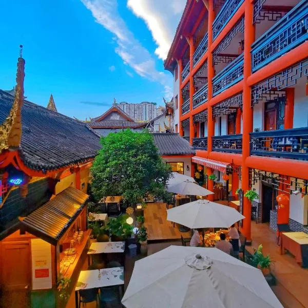 Wenjun Courtyard Hotel---3mins walk from Tonghuimen metro station ,close by Tianfu Square, English-speaking service,Travel agency, hotel a Chengdu