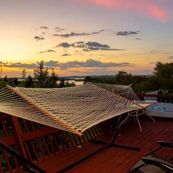 Cozy Sunset Cottage Overlooking Rice Lake, отель в городе Питерборо