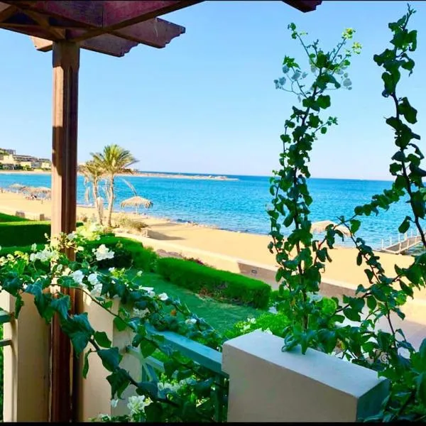 Amazing Beachfront townhouse chalet Ain Sokhna, hotel sa Ain Sokhna