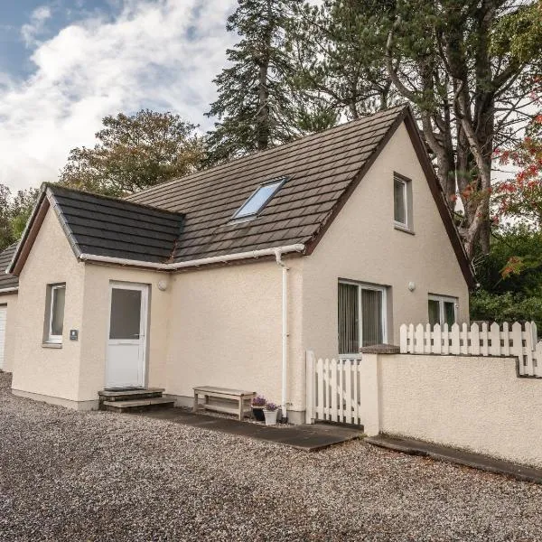 The Cottage at Corriness House, hotel in Achnasheen