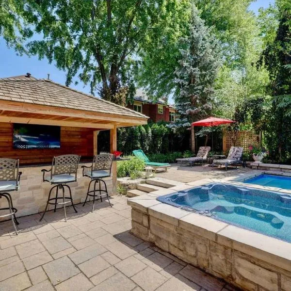 Cheerful 7 bedrooms Villa with Hot tub & Pool., Hotel in Oakville