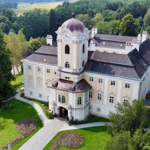 Schlosshotel Rosenau Superior, готель у місті Цветтль-Штадт