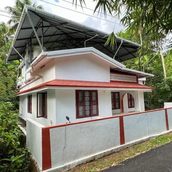 3 bedroom country home with a lush full backyard, hôtel à Thrissur