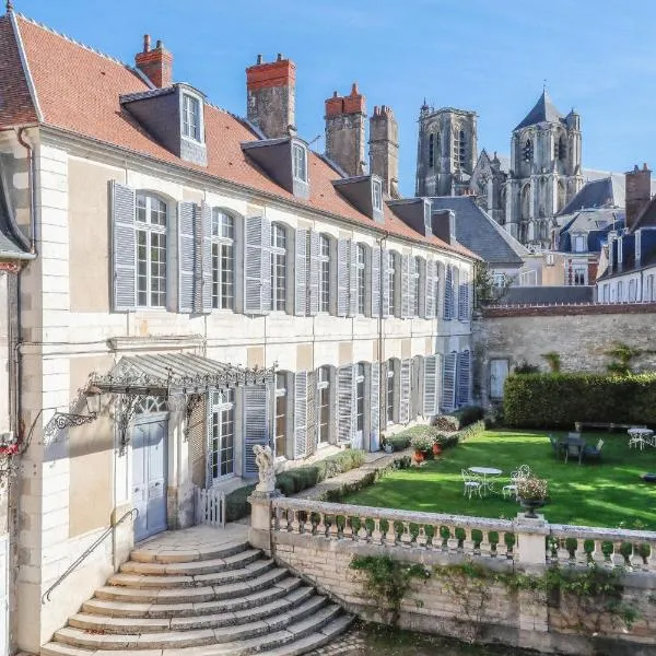 L'Hotel de Panette, Un exceptionnel château en ville - Cathédrale, отель в Бурже