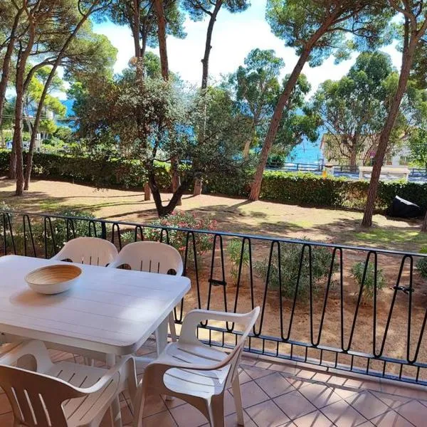 Apartamento con VISTAS AL MAR y jardín a 150 metros de la playa, hotel a Sant Antoni de Calonge