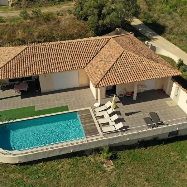 Villa climatisée avec piscine, hotel din Sari Solenzara