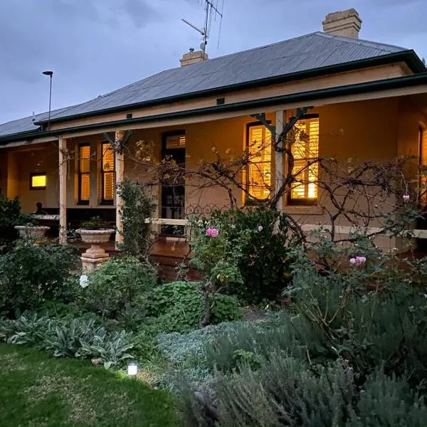 Wonga - A secluded oasis in the heart of Parkes, hotel di Parkes