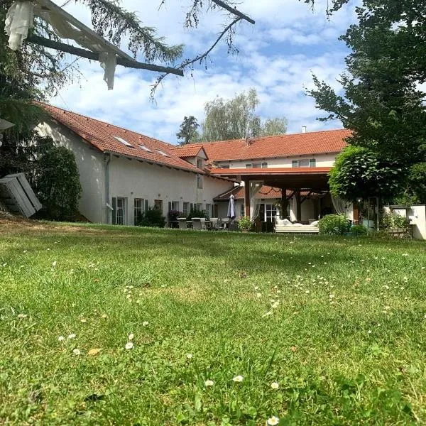 Alt pension, hotel a Říčany