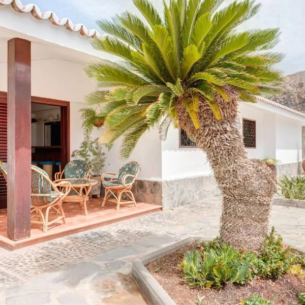 Chalet Umbelina con jardin y vista al mar, hotel i Los Cristianos