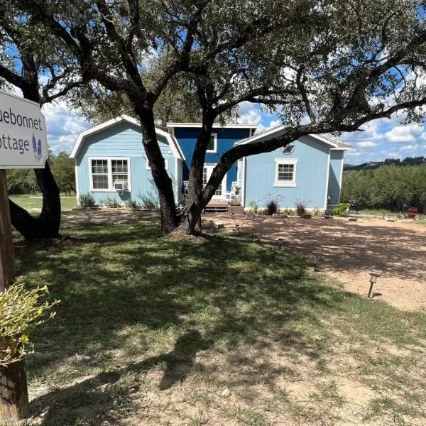 Hill Country Highland's Bluebonnet Cottage, hotel v mestu Lakeway