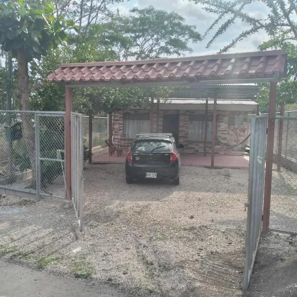 Casa Hidalgo cerca de playa Carrillo, hotel i Carrillo