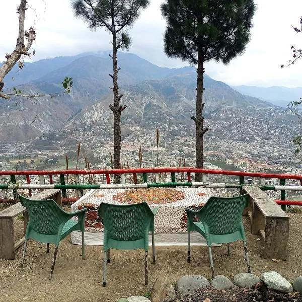 Families Only! Eagle Nest Cottage Muzaffarabad by LMC, hotelli kohteessa Bālākot