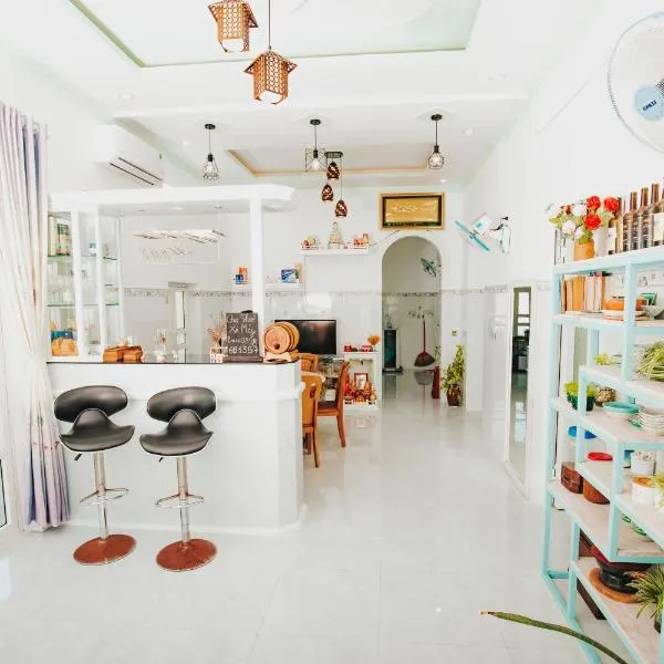 Ngôi nhà nhỏ Lagi Homestay, hotell La Gis