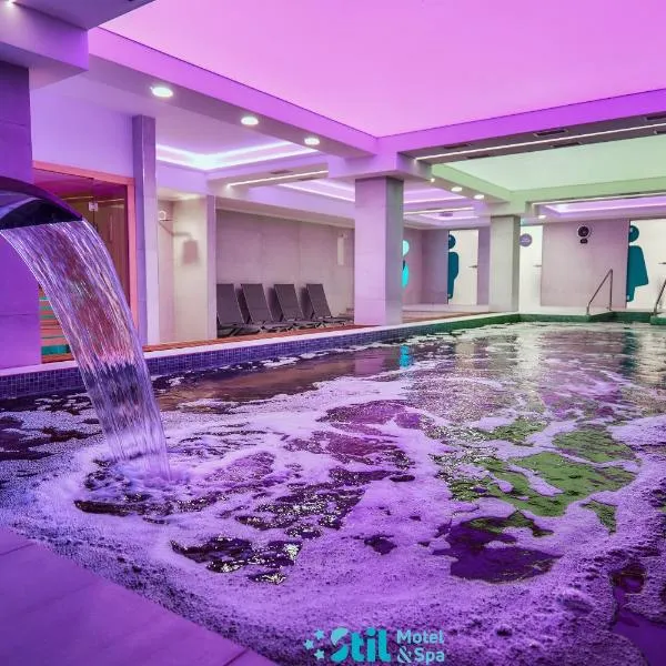 Stil Motel & Spa, хотел в Ташнад