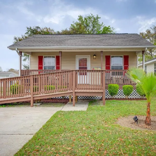 Charming Biloxi Vacation Rental Near Beach!、ビロクシのホテル