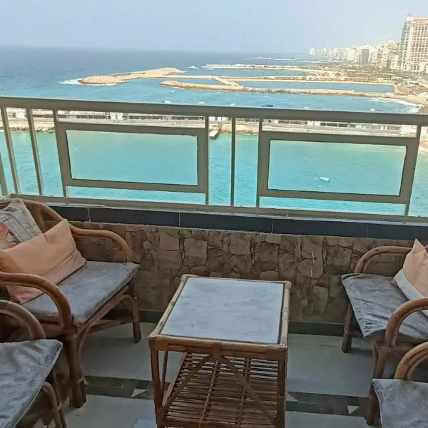 Charming Seaview Condo in Gleem G10, hotell i Alexandria