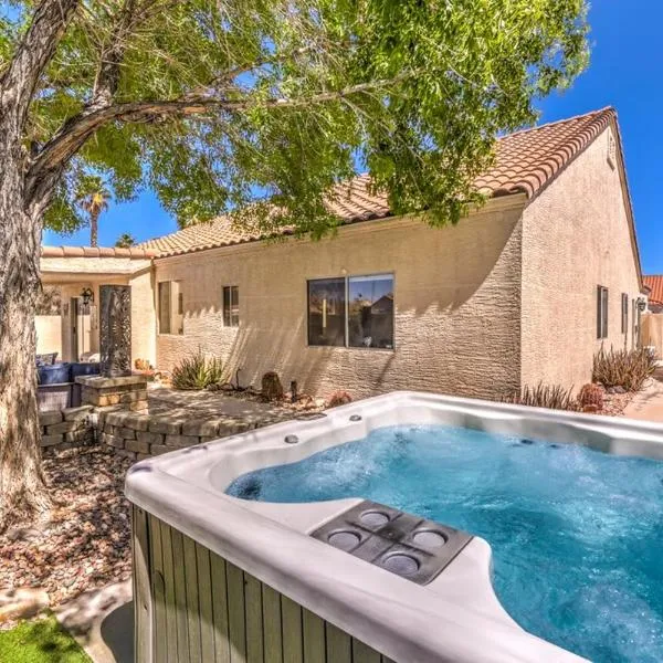 Family Fun for Everyone in Las Vegas- 4 Bedrooms, Billiards, Game Room, hotel i Boulder City