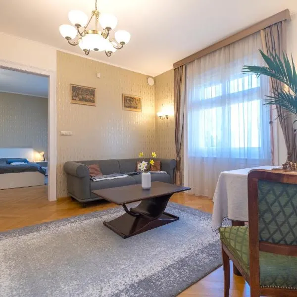 Giovanni's Airport House, hotell i Budapest