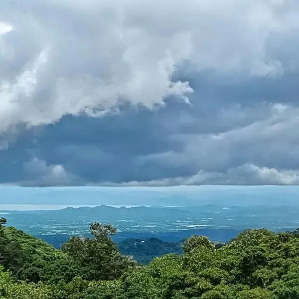 Casa Urraca, Magnífica Vista al Océano Pacífico، فندق في Sierra